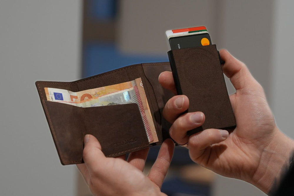 Magnetically detachable